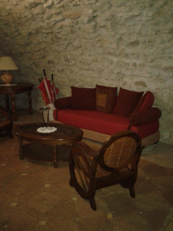 Le Chateau Des Estubiers Bed and Breakfast Sérignan-du-Comtat Eksteriør billede