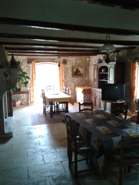 Le Chateau Des Estubiers Bed and Breakfast Sérignan-du-Comtat Eksteriør billede