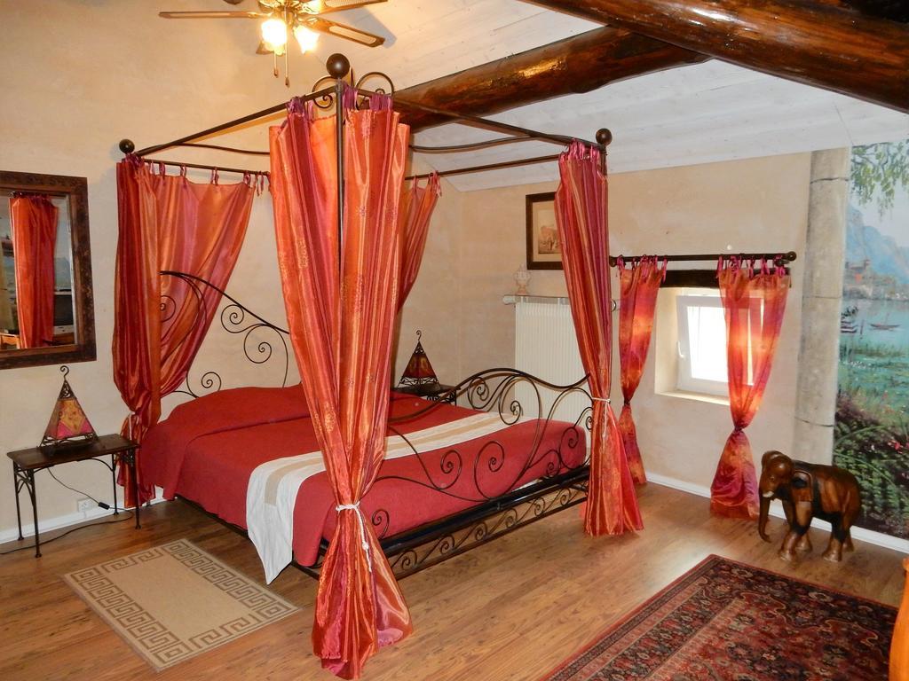 Le Chateau Des Estubiers Bed and Breakfast Sérignan-du-Comtat Eksteriør billede